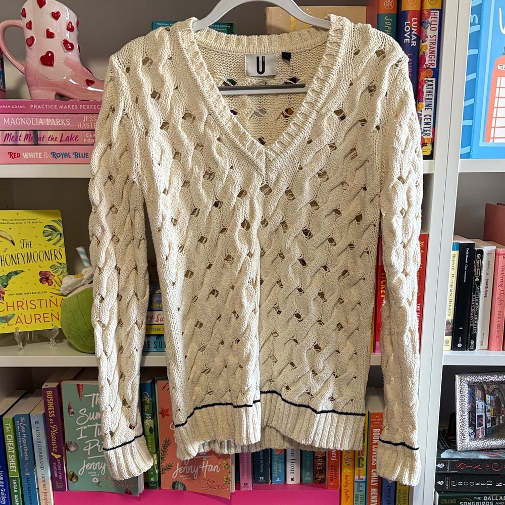 Topshop Unique Cream V-Neck Cable Knit Sweater